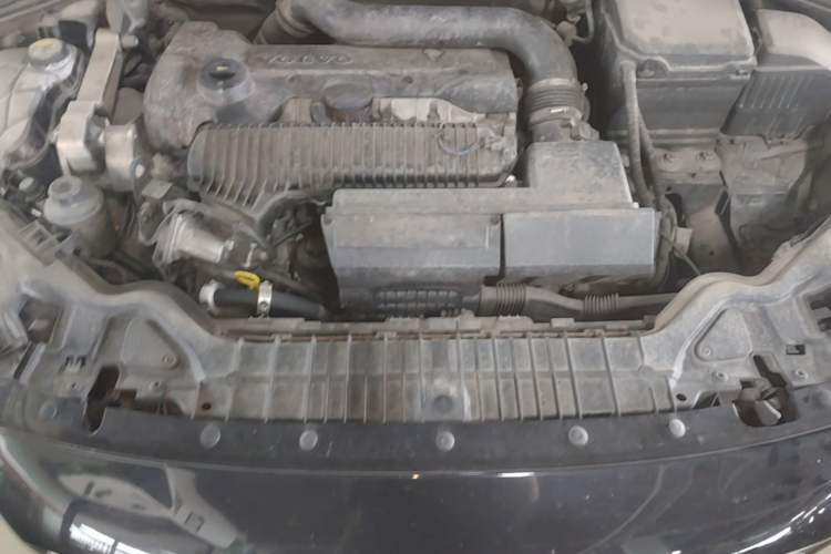 Used Volvo V60 2014 T5 Zhiya Edition Engine Bay