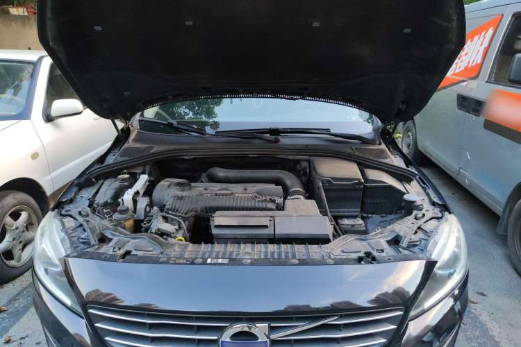 Used Volvo V60 2014 T5 Zhiyi Edition Engine Bay