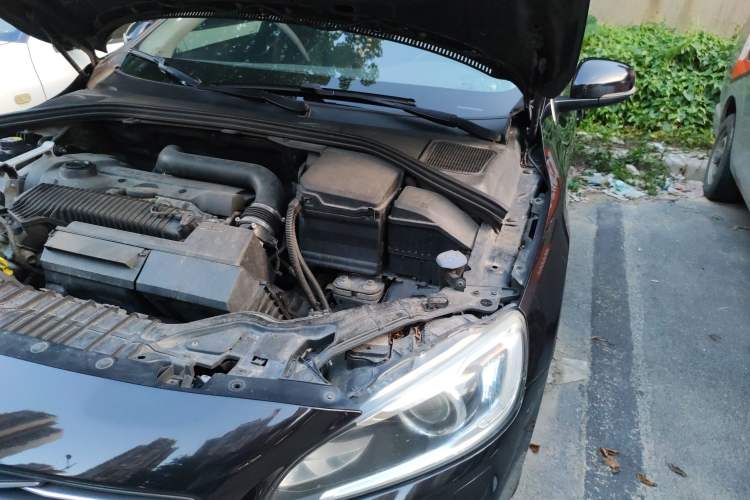 Used Volvo V60 2014 T5 Zhiyi Edition Engine Bay Left