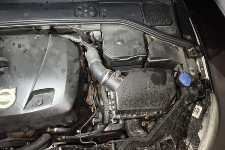 Used Volvo V60 2014 Restyled T5 Zhiya Edition Engine Bay Left