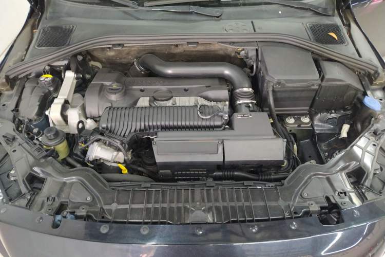 Used Volvo V60 2014 T5 Zhiya Edition Engine Bay