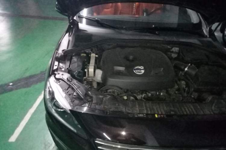 Used Volvo V60 2014 Restyled T5 Zhiya Edition Engine Bay Right