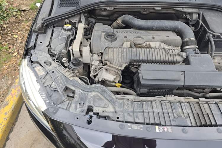 Used Volvo V60 2014 T5 Zhiya Edition Engine Bay Right