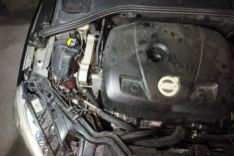 Used Volvo V60 2014 Restyled T5 Zhiya Edition Engine Bay Right