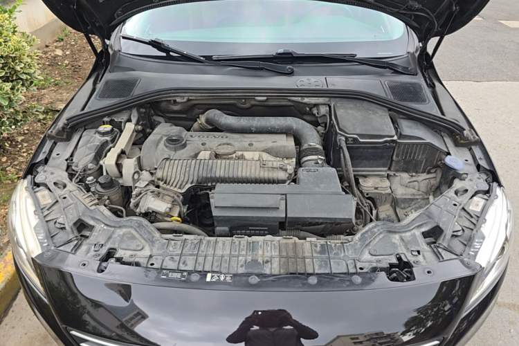 Used Volvo V60 2014 T5 Zhiya Edition Engine Bay