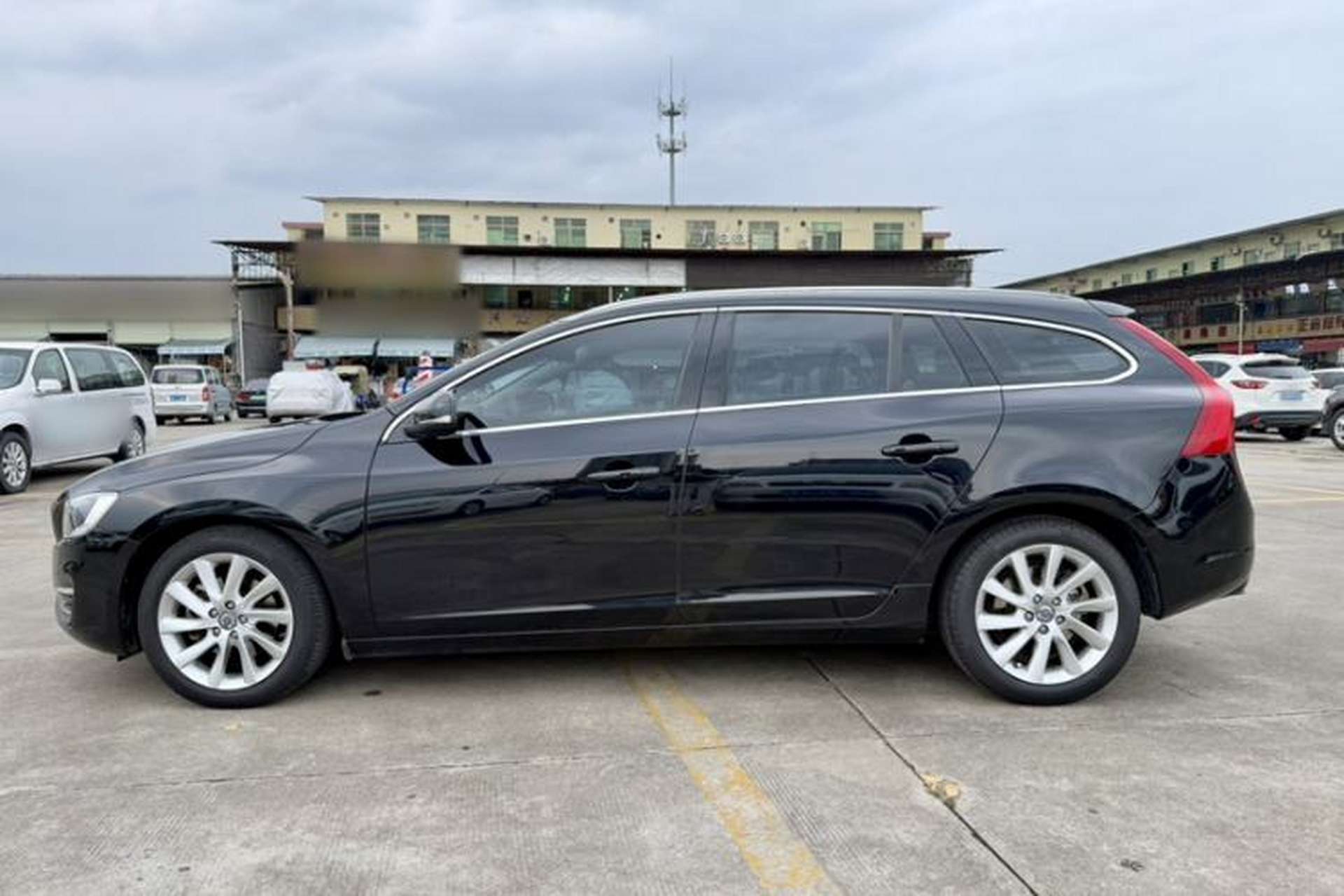 Used Volvo V60 2014 Facelift T5 Zhiyi Edition Exterior 9