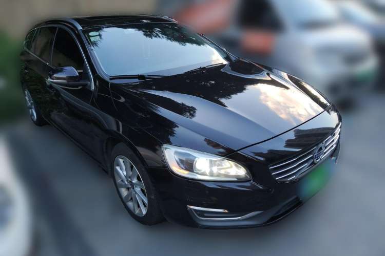 Used Volvo V60 2014 T5 Zhiyi Edition Front Right 45 Deg
