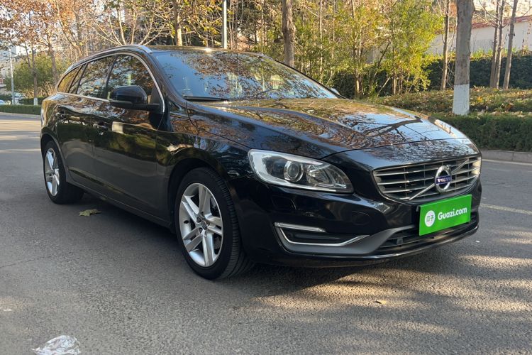 Used Volvo V60 2014 T5 Zhiya Edition Front Right 45 Deg