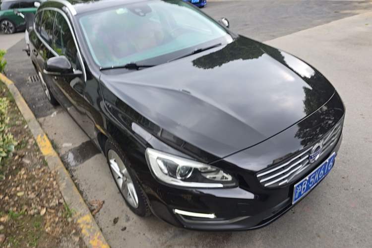 Used Volvo V60 2014 T5 Zhiya Edition Front Right 45 Deg