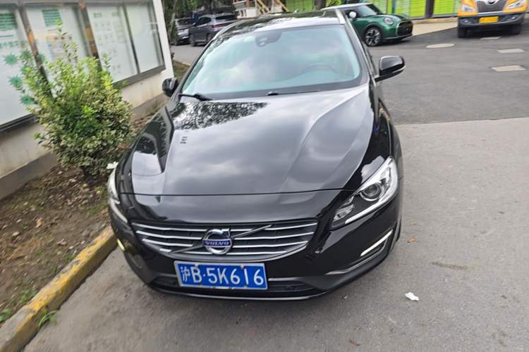 Used Volvo V60 2014 T5 Zhiya Edition Front