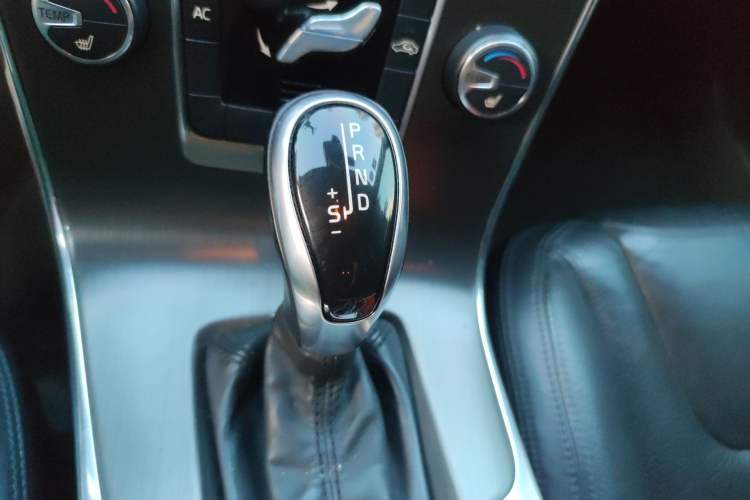 Used Volvo V60 2014 T5 Zhiyi Edition Gear Lever