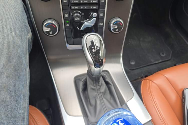 Used Volvo V60 2014 T5 Zhiya Edition Gear Lever