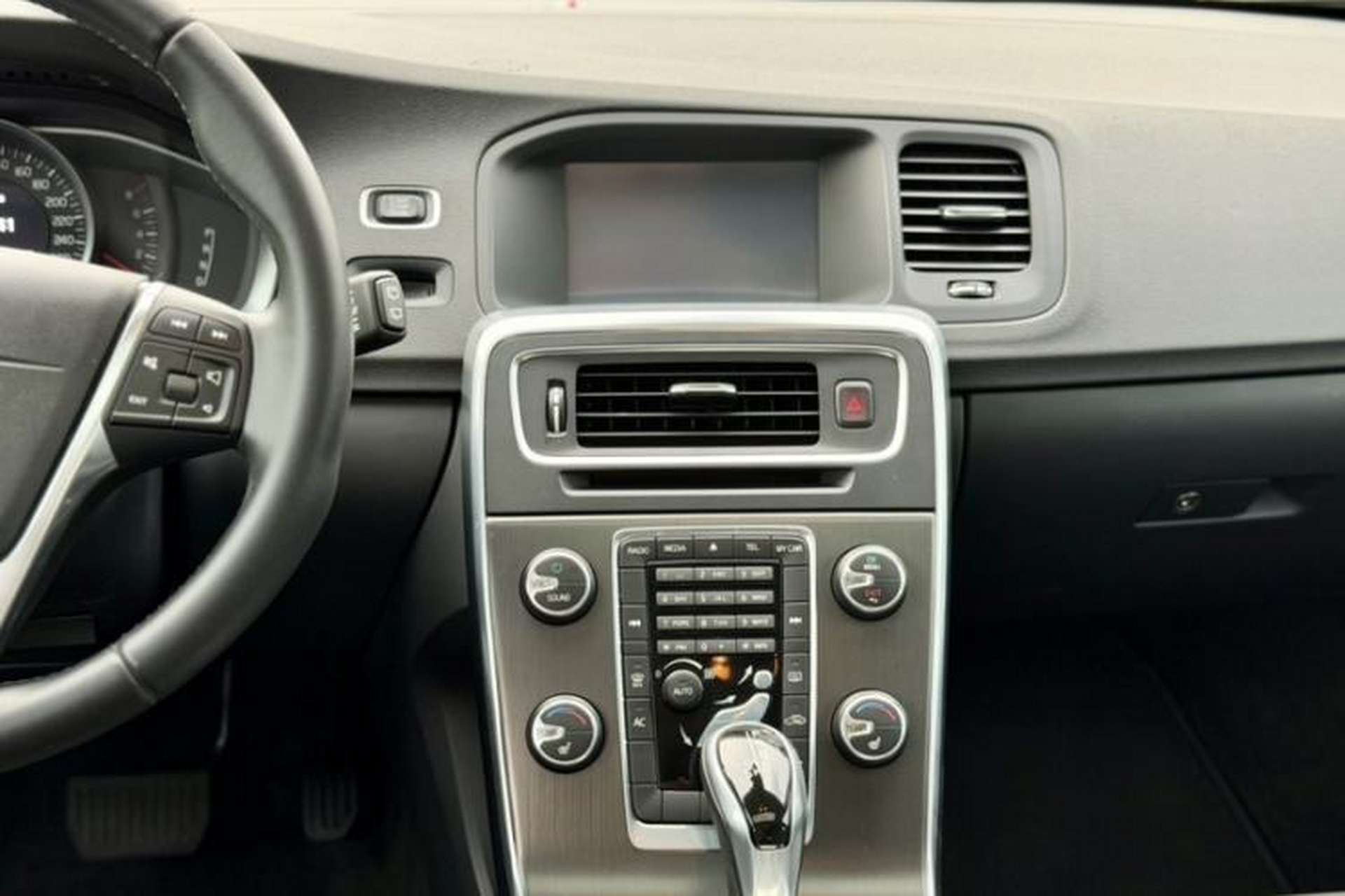 Used Volvo V60 2014 Facelift T5 Zhiyi Edition Interior 3