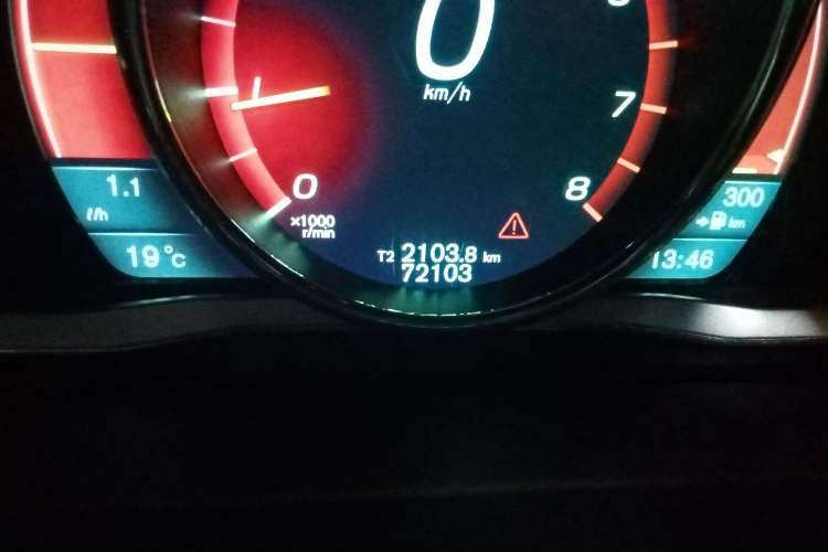 Used Volvo V60 2014 Restyled T5 Zhiya Edition Odometer Close Up