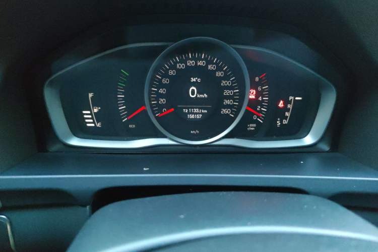 Used Volvo V60 2014 T5 Zhiyi Edition Odometer Close Up
