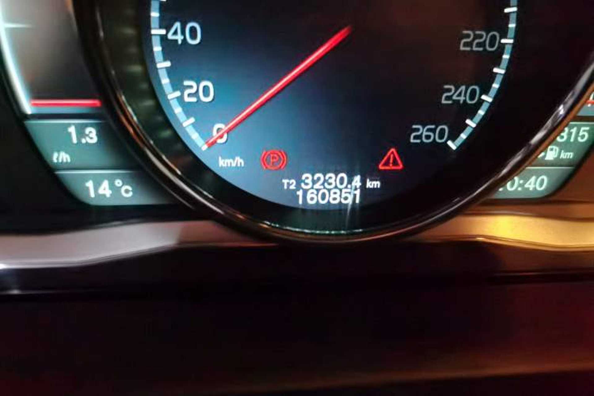 Used Volvo V60 2014 Restyled T5 Zhiya Edition Odometer Close Up