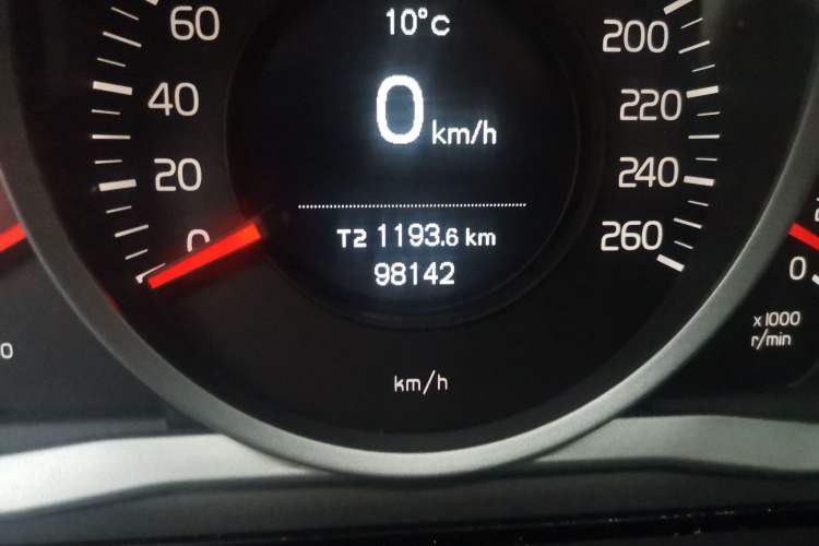 Used Volvo V60 2014 T5 Zhiyi Edition Odometer Close Up