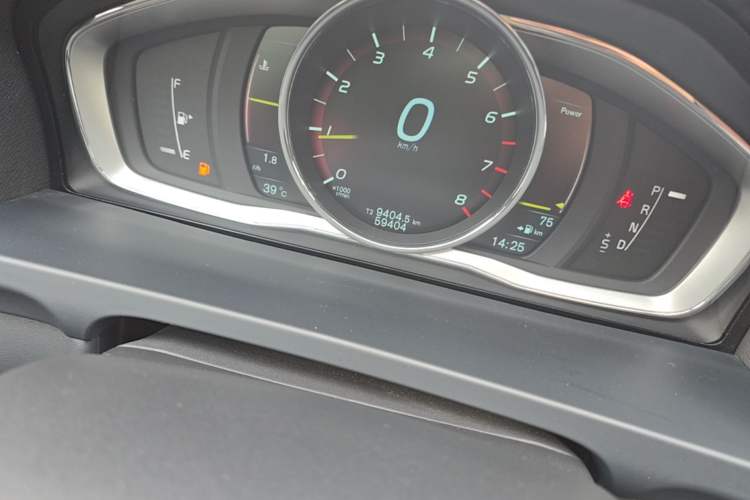Used Volvo V60 2014 T5 Zhiya Edition Odometer Close Up