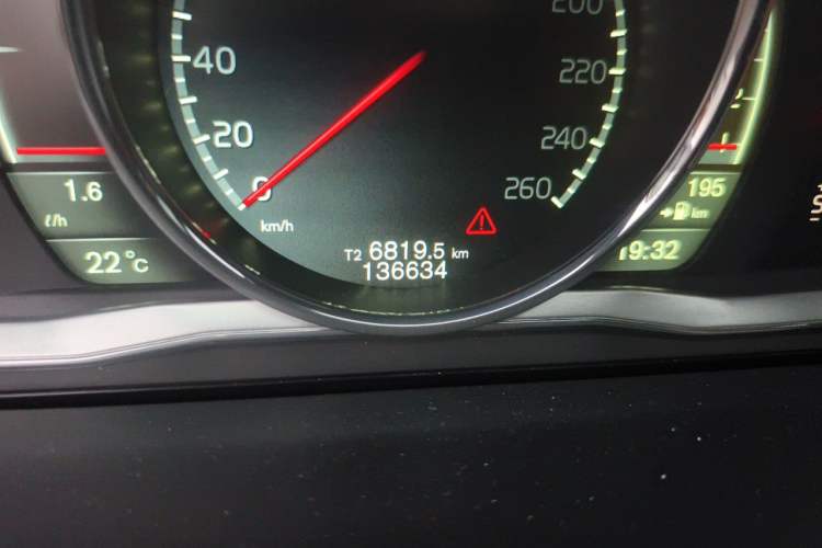 Used Volvo V60 2014 Restyled T5 Zhiya Edition Odometer Close Up