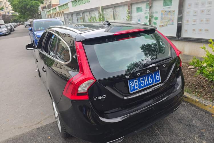 Used Volvo V60 2014 T5 Zhiya Edition Rear Left 45 Deg