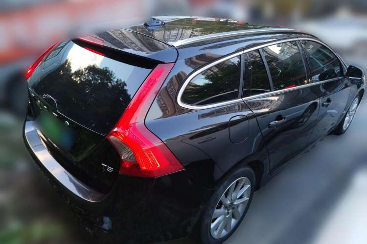 Used Volvo V60 2014 T5 Zhiyi Edition Rear Right 45 Deg