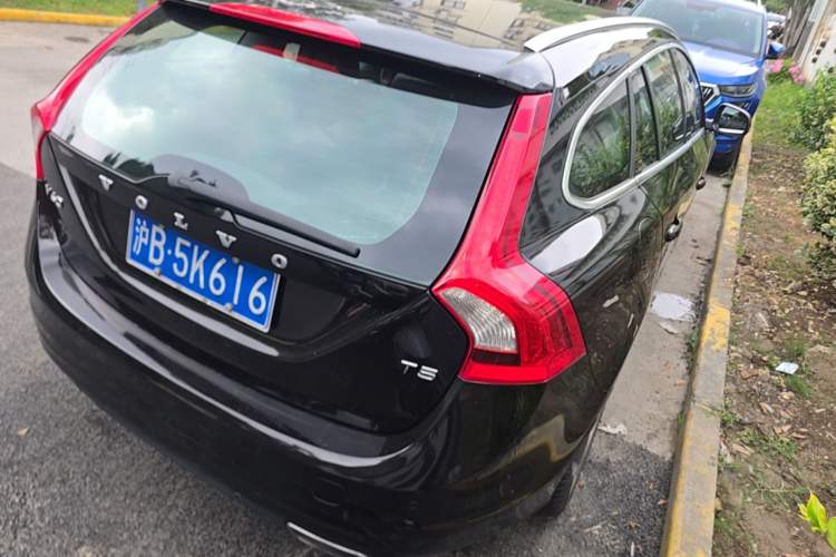 Used Volvo V60 2014 T5 Zhiya Edition Rear Right 45 Deg