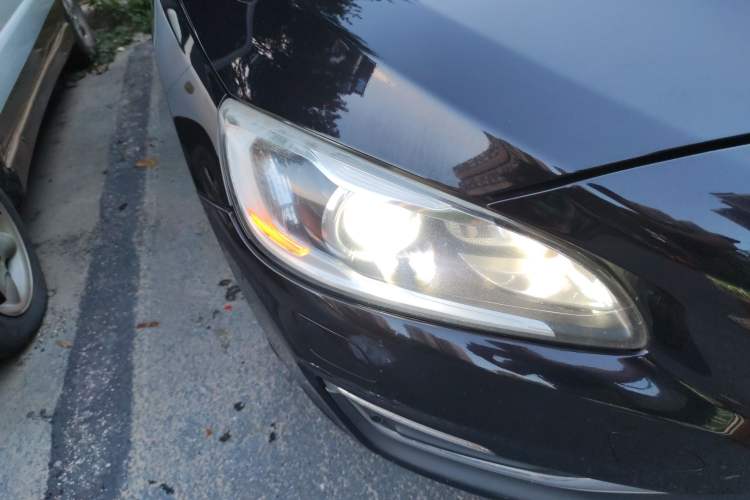 Used Volvo V60 2014 T5 Zhiyi Edition Right Front Headlight