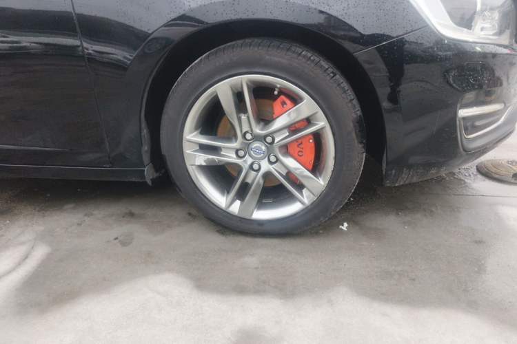 Used Volvo V60 2014 Restyled T5 Zhiya Edition Right Front Wheel Hub