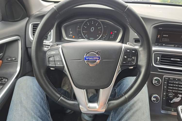 Used Volvo V60 2014 T5 Zhiya Edition Steering Wheel