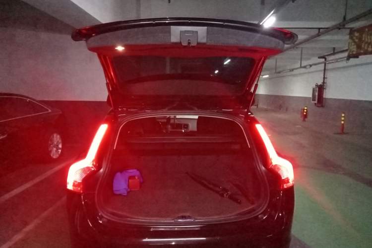Used Volvo V60 2014 Restyled T5 Zhiya Edition Trunk