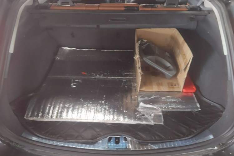 Used Volvo V60 2014 T5 Zhiya Edition Trunk