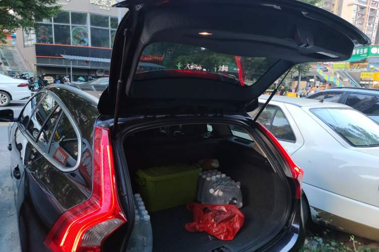 Used Volvo V60 2014 T5 Zhiyi Edition Trunk