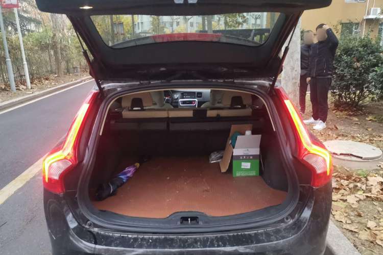 Used Volvo V60 2014 T5 Zhiyi Edition Trunk