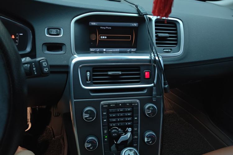 Used Volvo V60 2014 Restyled T5 Zhiya Edition Audio And AC Panel