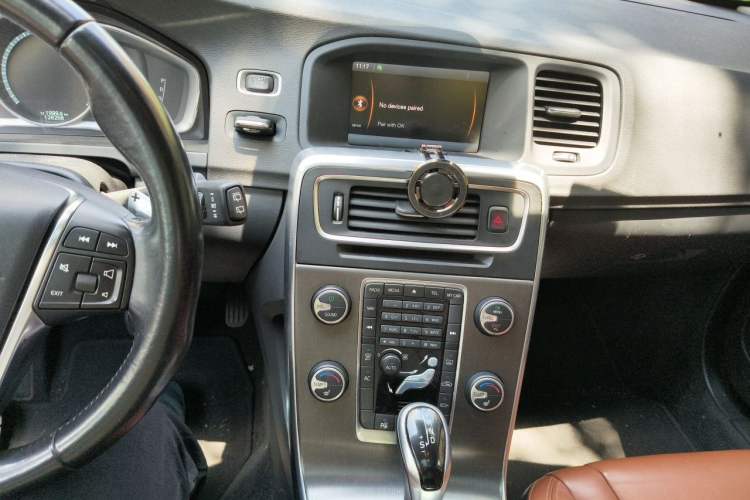 Used Volvo V60 2014 Restyled T5 Zhiya Edition Audio And AC Panel