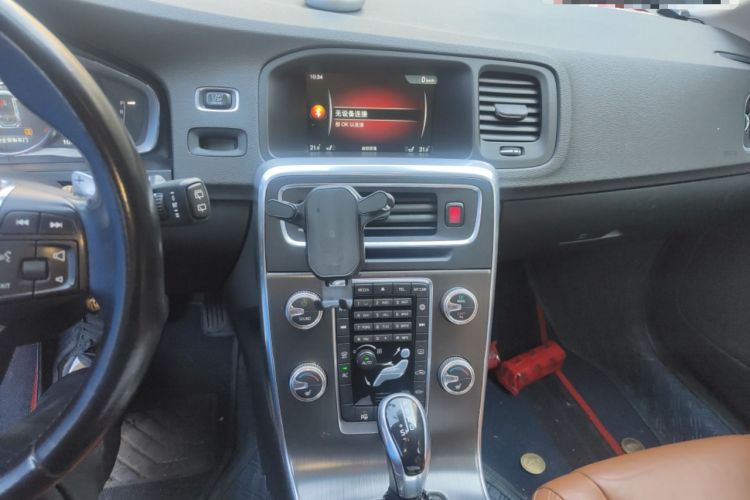 Used Volvo V60 2014 Restyled T5 Zhiya Edition Audio And AC Panel