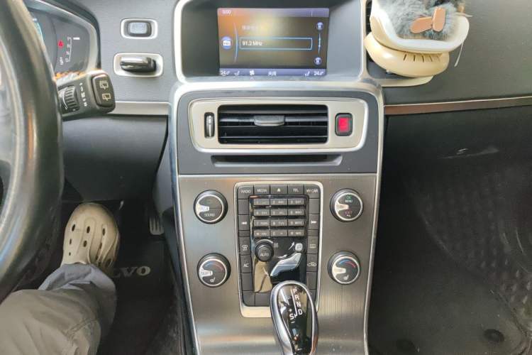 Used Volvo V60 2014 T5 Zhiyi Edition Audio And AC Panel