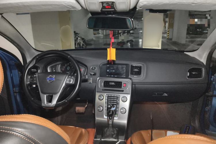 Used Volvo V60 2014 Restyled T5 Zhiya Edition Center Console