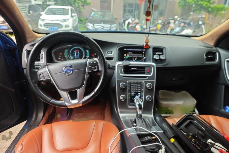 Used Volvo V60 2014 T5 Zhiya Edition Center Console