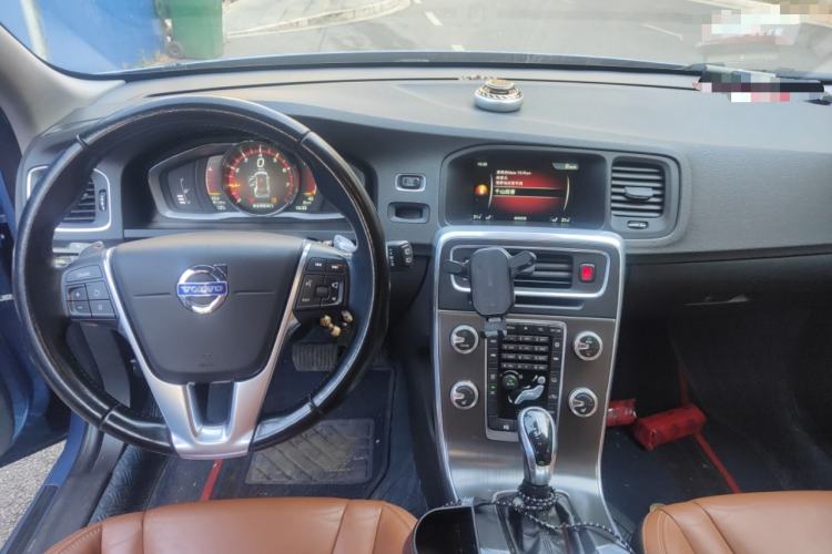 Used Volvo V60 2014 Restyled T5 Zhiya Edition Center Console