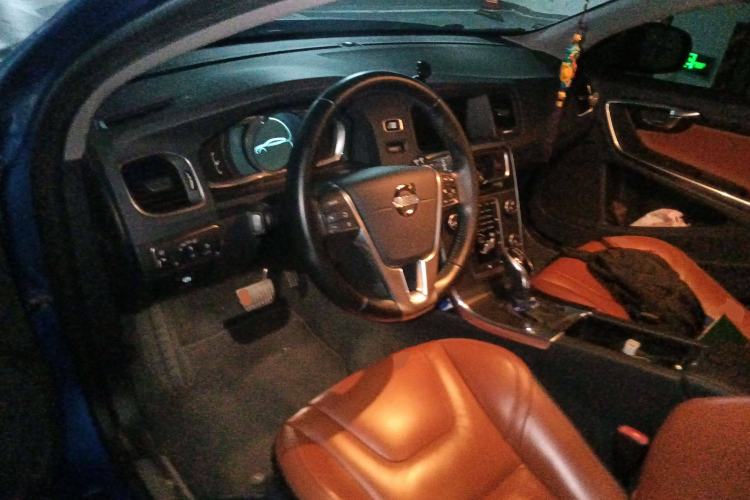 Used Volvo V60 2014 T5 Zhiya Edition Center Console