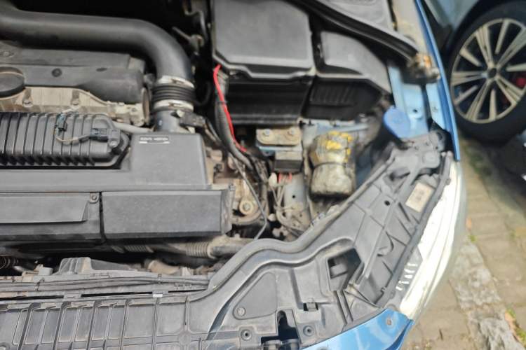 Used Volvo V60 2014 T5 Zhiya Edition Engine Bay Left