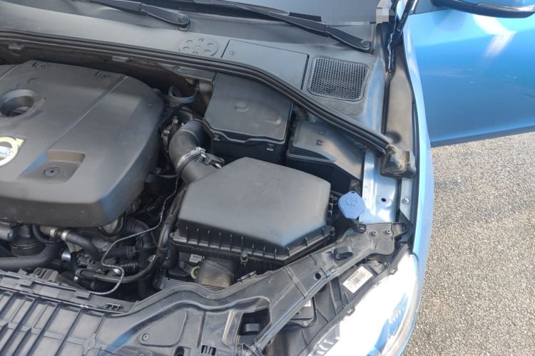 Used Volvo V60 2014 Restyled T5 Zhiya Edition Engine Bay Left