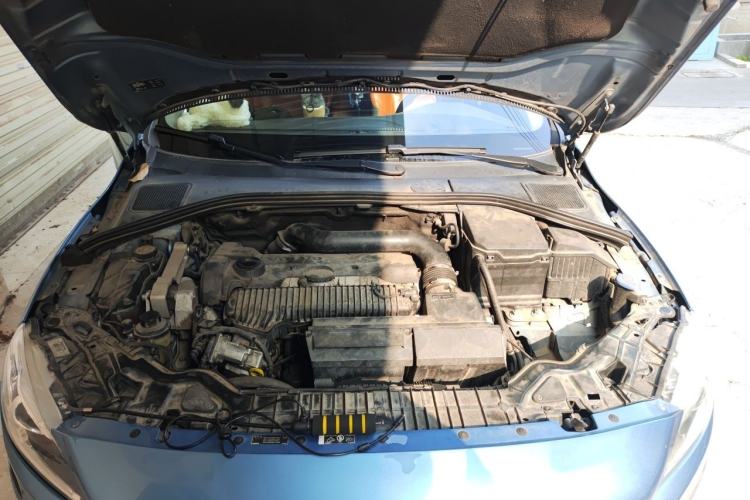 Used Volvo V60 2014 T5 Zhiyi Edition Engine Bay