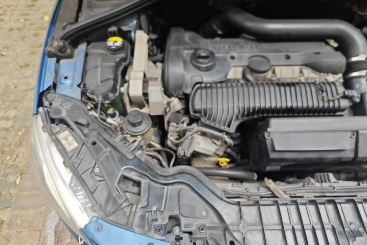 Used Volvo V60 2014 T5 Zhiya Edition Engine Bay Right