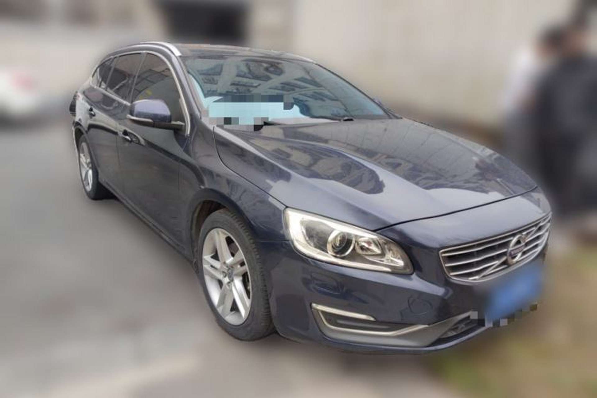 Used Volvo V60 2014 T5 Zhiya Edition Front Right 45 Deg
