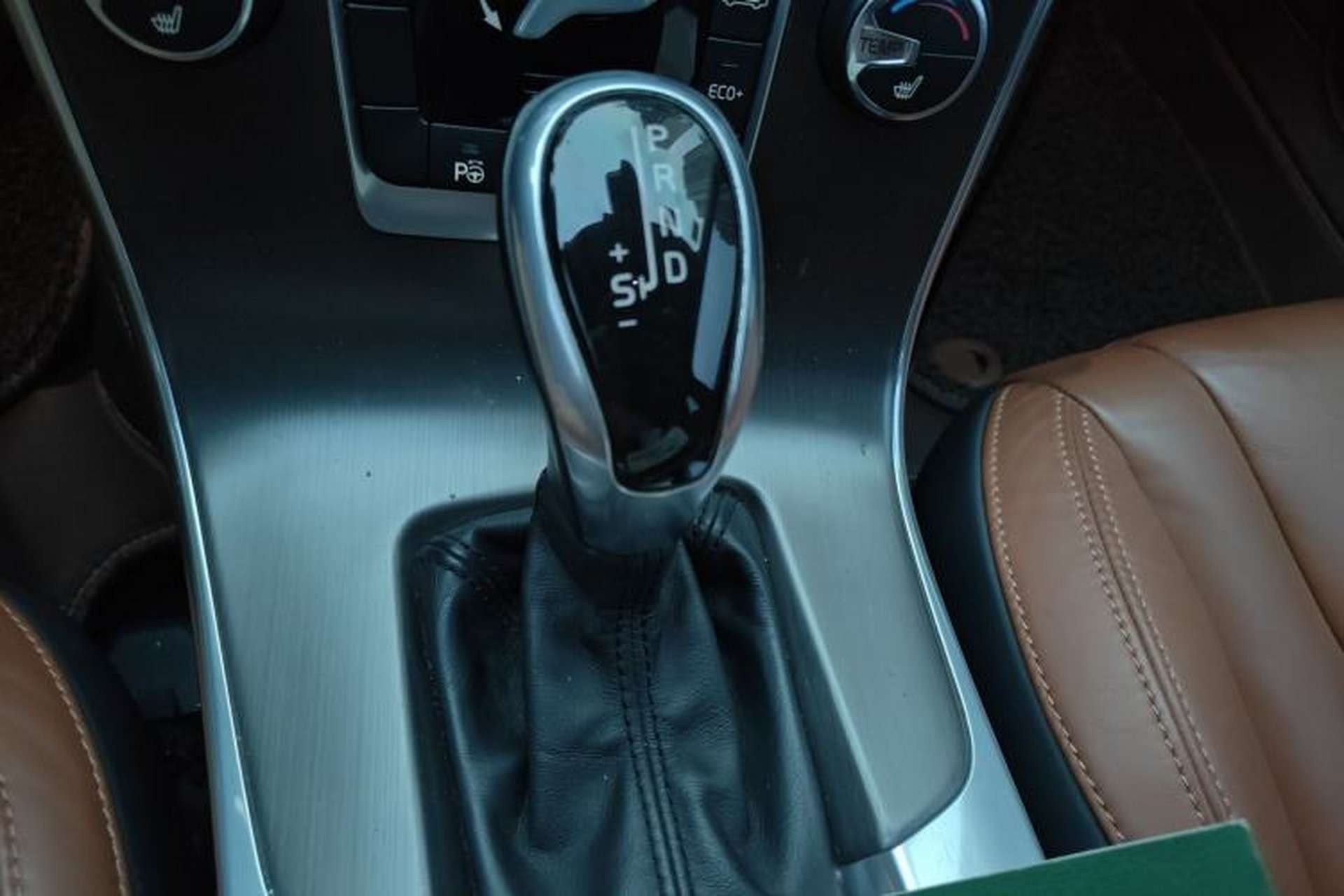 Used Volvo V60 2014 Restyled T5 Zhiya Edition Gear Lever