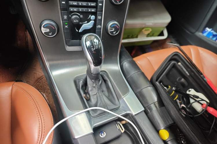 Used Volvo V60 2014 T5 Zhiya Edition Gear Lever