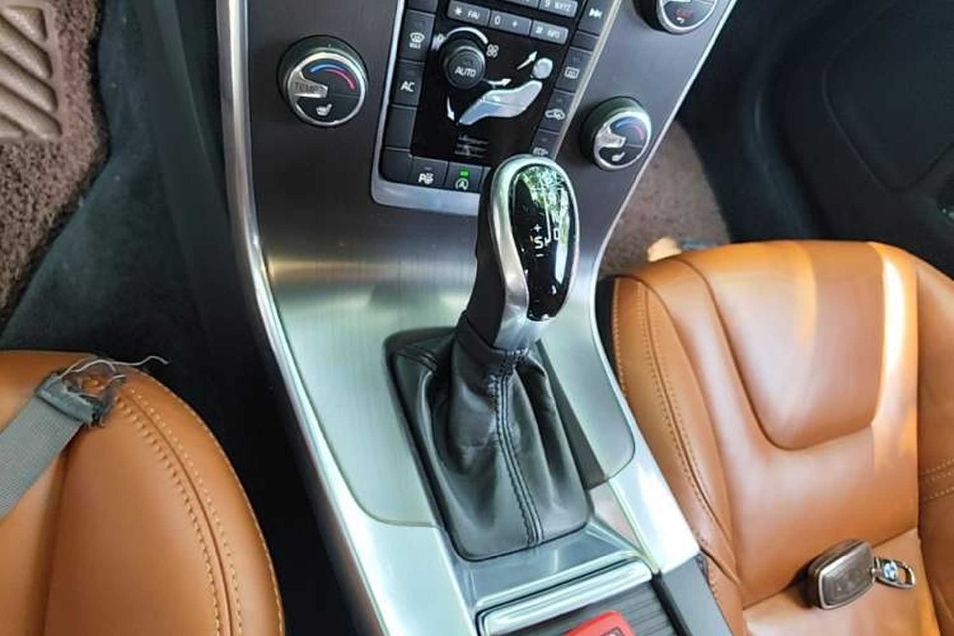 Used Volvo V60 2014 Restyled T5 Zhiya Edition Gear Lever