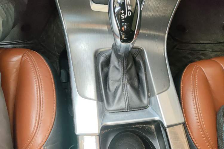 Used Volvo V60 2014 T5 Zhiyi Edition Gear Lever